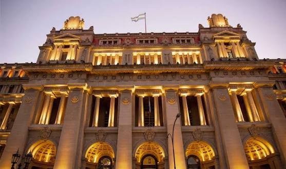 La Corte defendió su fallo sobre tierras y sostuvo que fue sólo una cuestión procesal